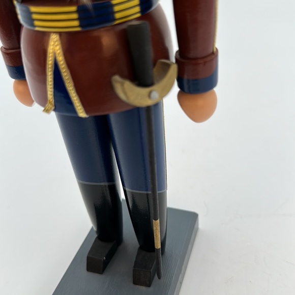 KWO British Hussar Nutcracker - Picture 13 of 16